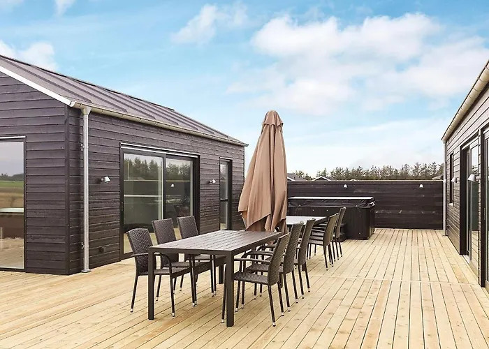 12 Person In Lokken-by Traum *