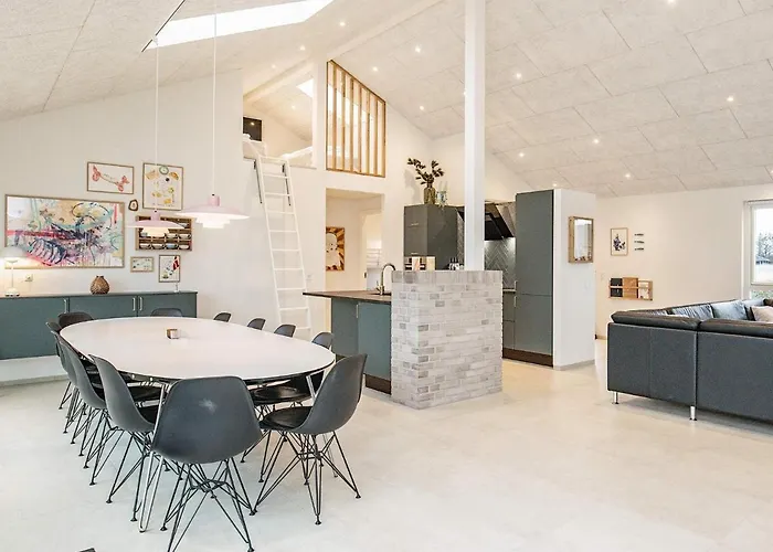 12 Person In Lokken-by Traum Nyaraló *