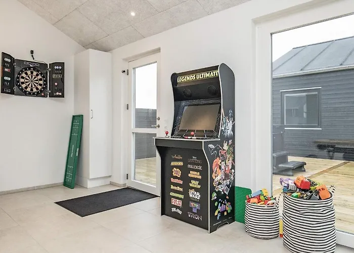 12 Person In Lokken-by Traum Nyaraló